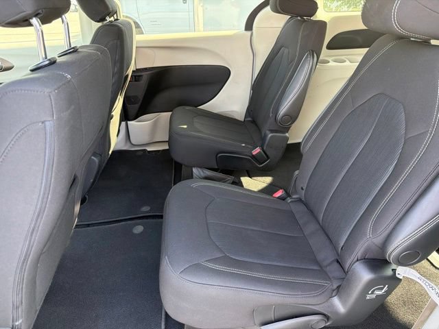 Used 2022 Chrysler Voyager LX FWD image 12