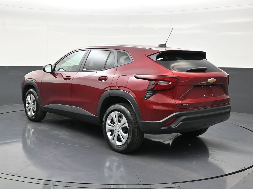 Used 2025 Chevrolet Trax LS image 3