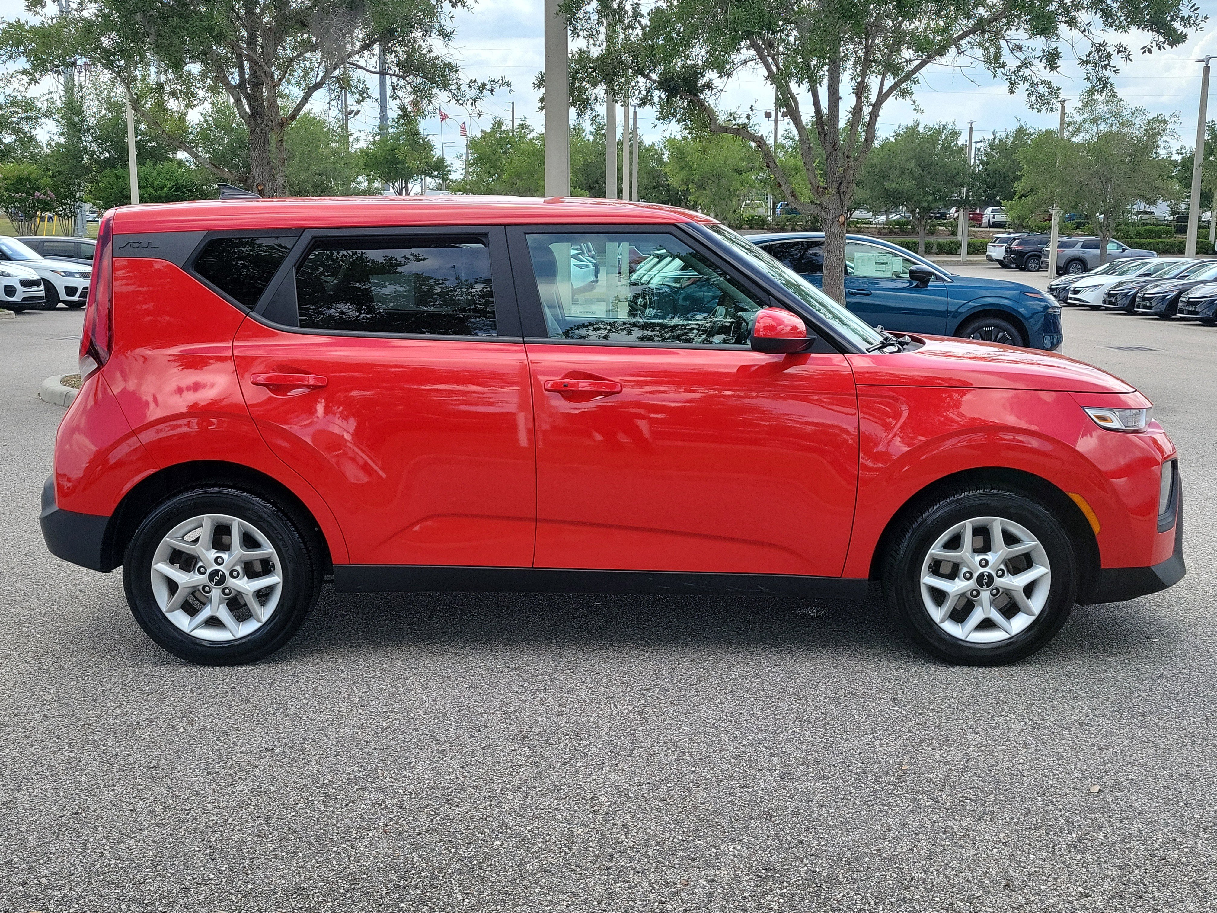 Used 2022 Kia Soul S FWD image 4