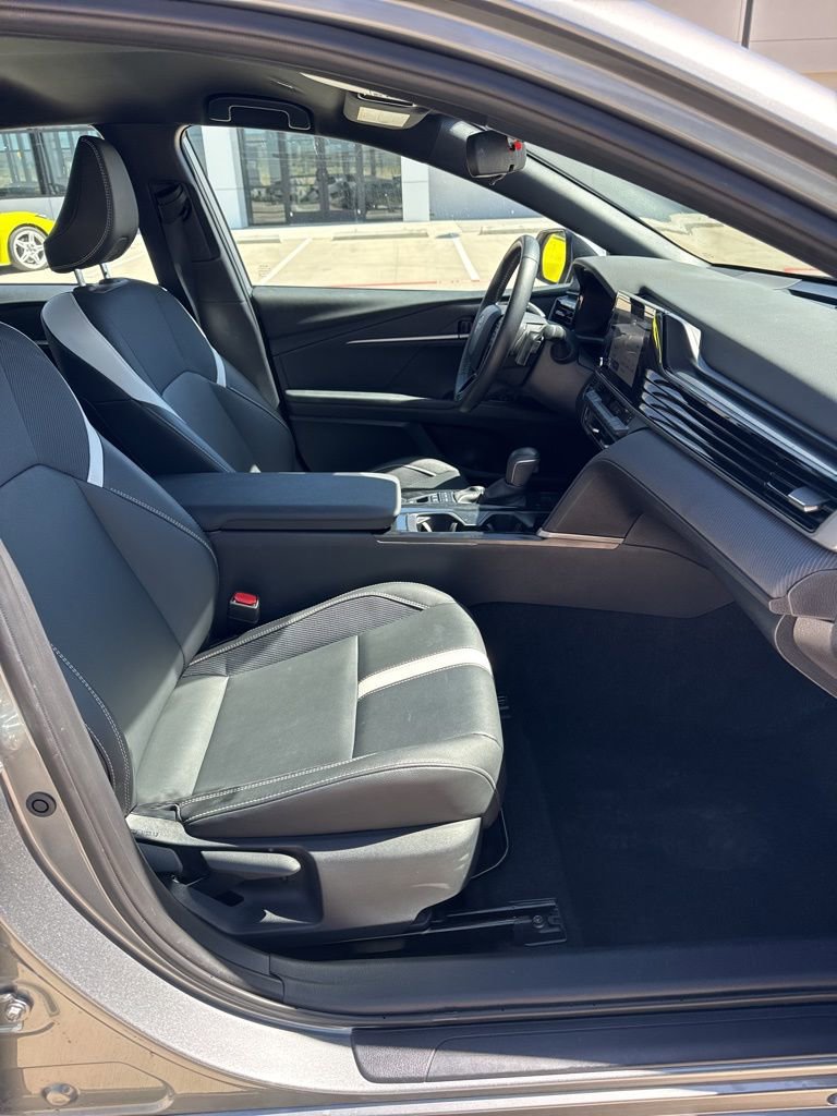 Used 2025 Toyota Camry SE FWD image 8