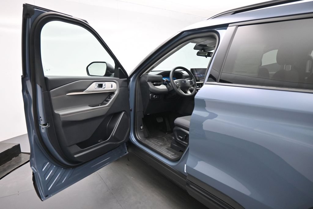 New 2026 Ford Explorer Active RWD image 8