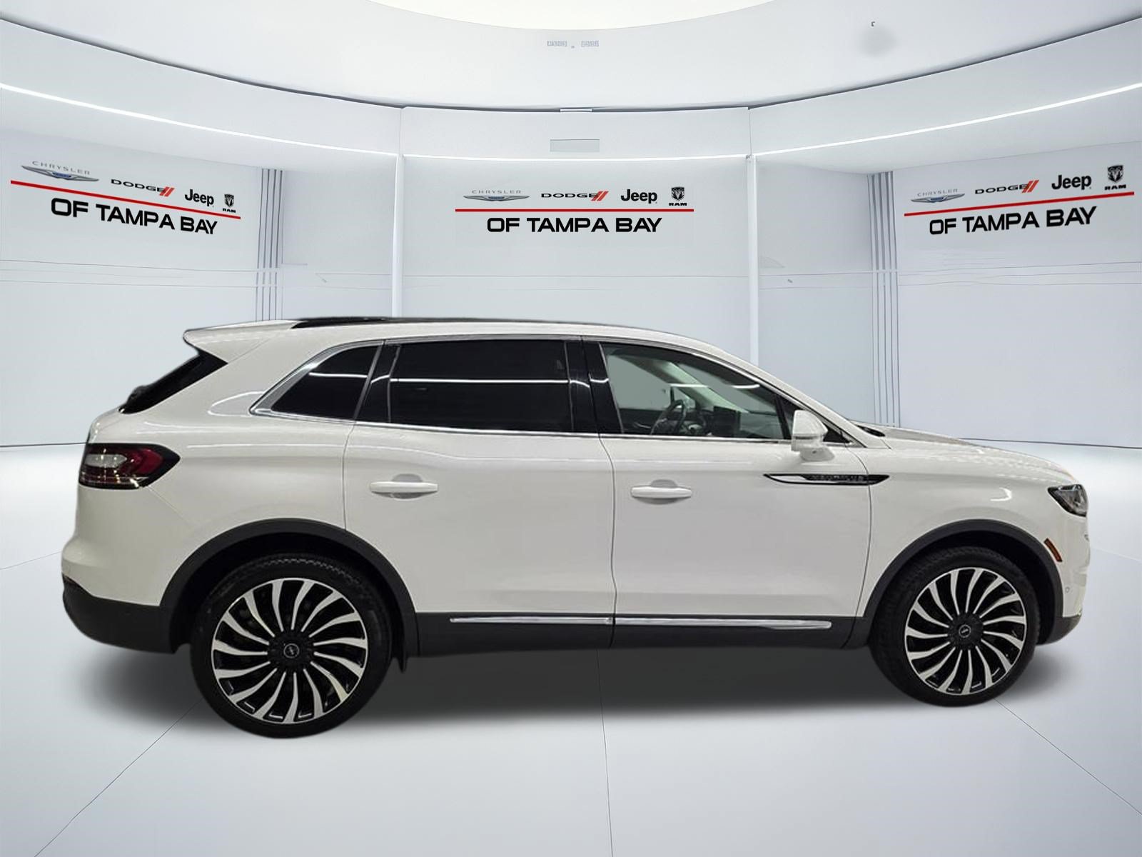 Used 2022 Lincoln Nautilus Black Label w/ Class II Trailer Tow Package AWD/4WD image 7