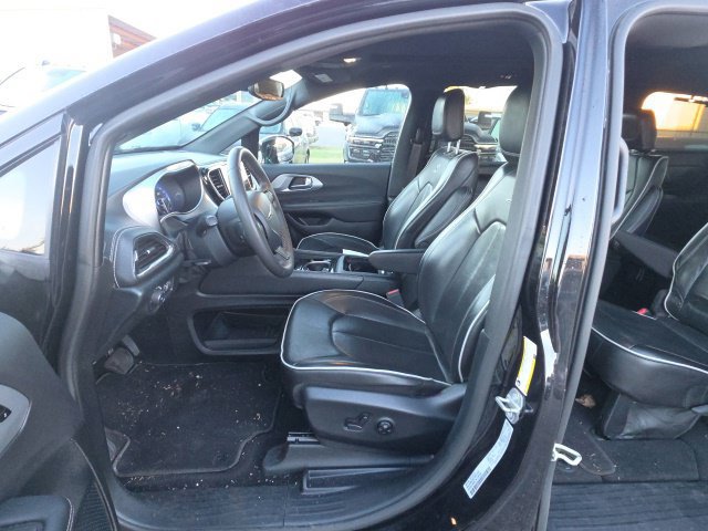 Used 2025 Chrysler Pacifica Limited FWD image 10