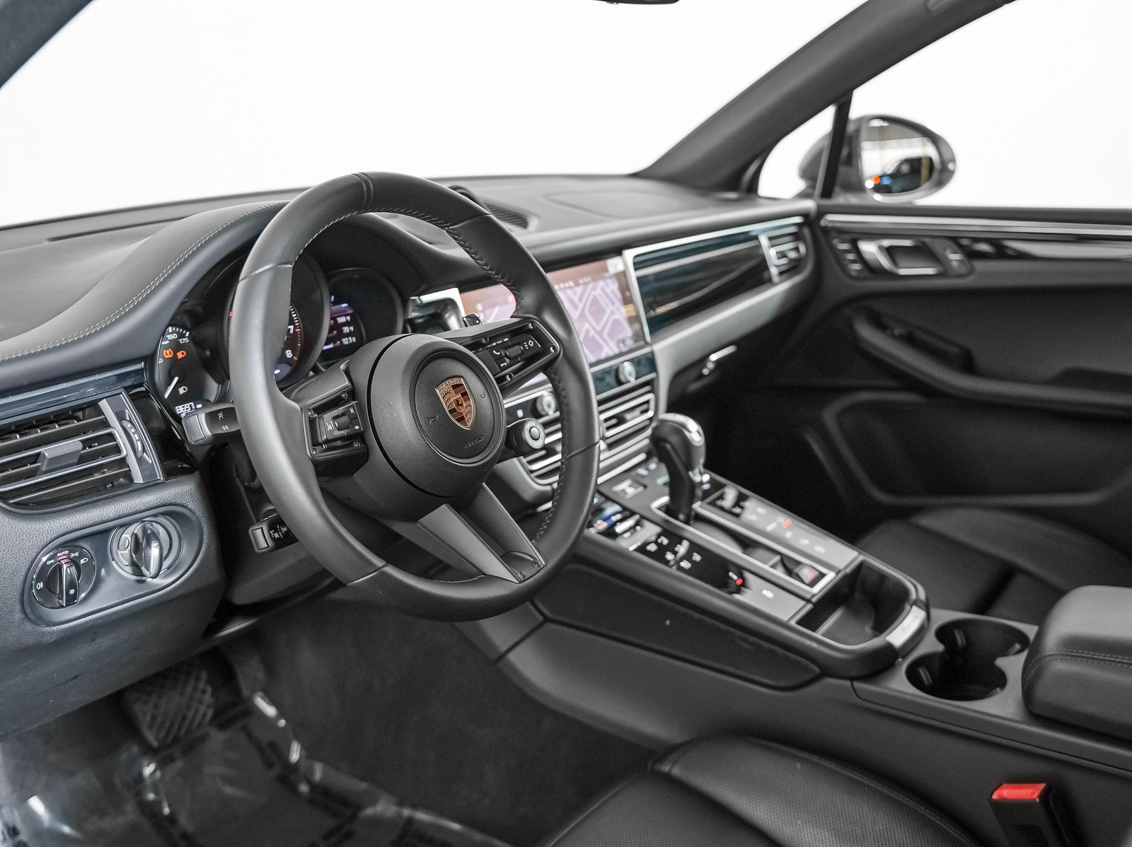 Used 2026 Porsche Macan Turbo AWD/4WD image 4