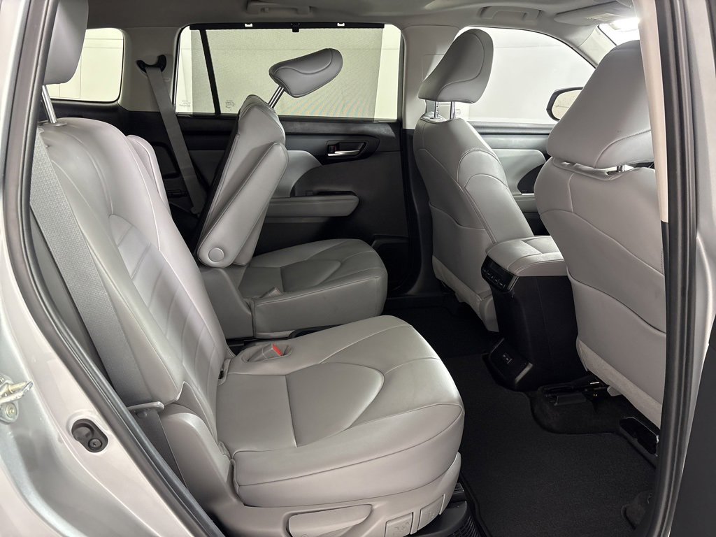 Used 2023 Toyota Highlander XLE image 42