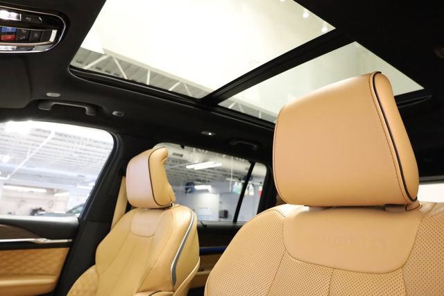 Used 2023 Jeep Grand Cherokee L Summit w/ Luxury Tech Group V AWD/4WD image 28