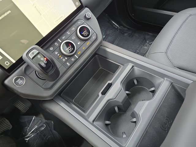 New 2026 Land Rover Defender 130 X-Dynamic SE image 26