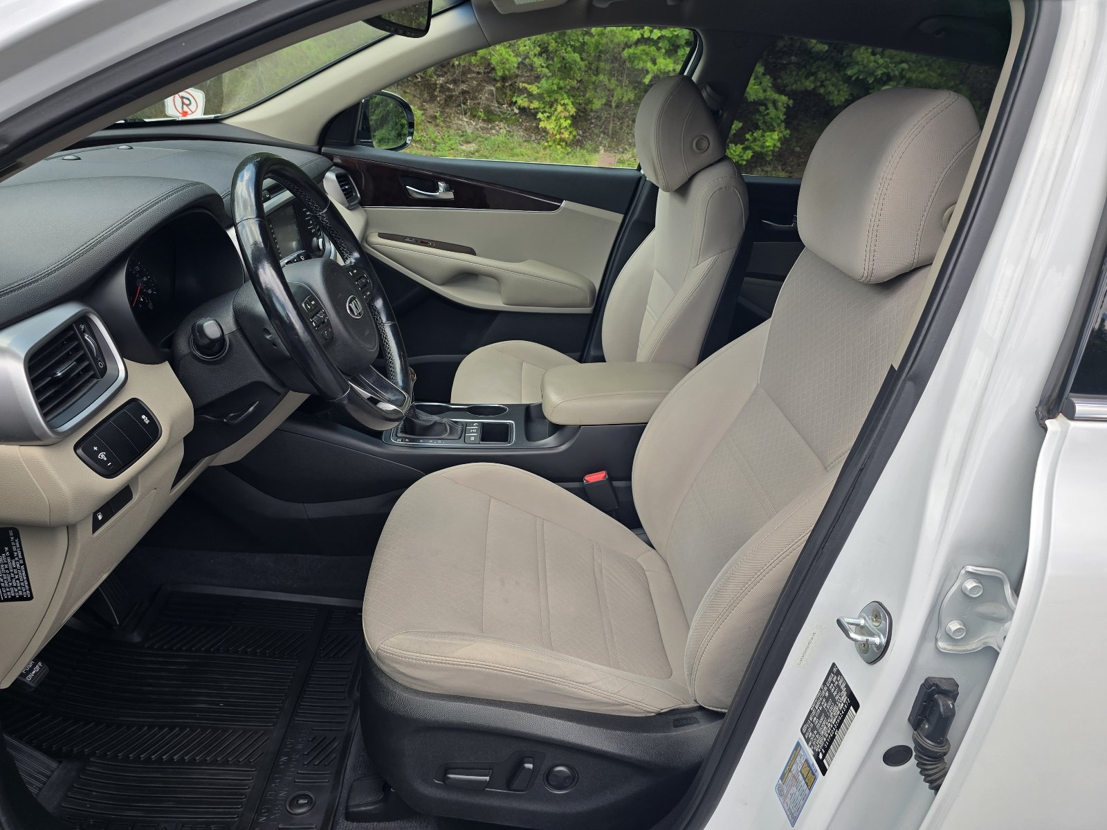 Used 2017 Kia Sorento AWD w/ LX Convenience Package image 11