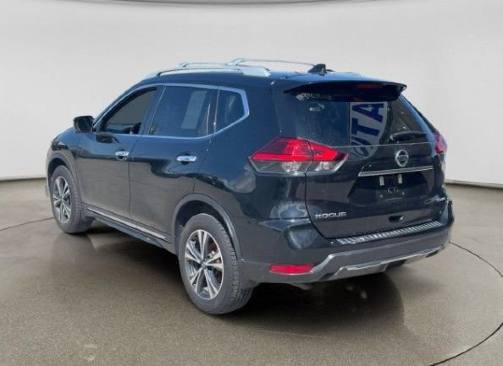 Used 2017 Nissan Rogue SL w/ SL Premium Package AWD/4WD image 2