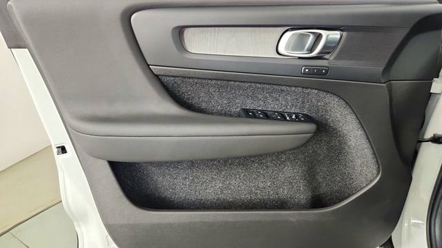 New 2026 Volvo XC40 B5 Core w/ Climate Package AWD/4WD image 9
