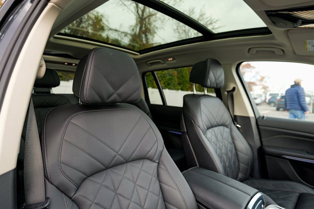 Used 2024 BMW X7 xDrive40i image 44