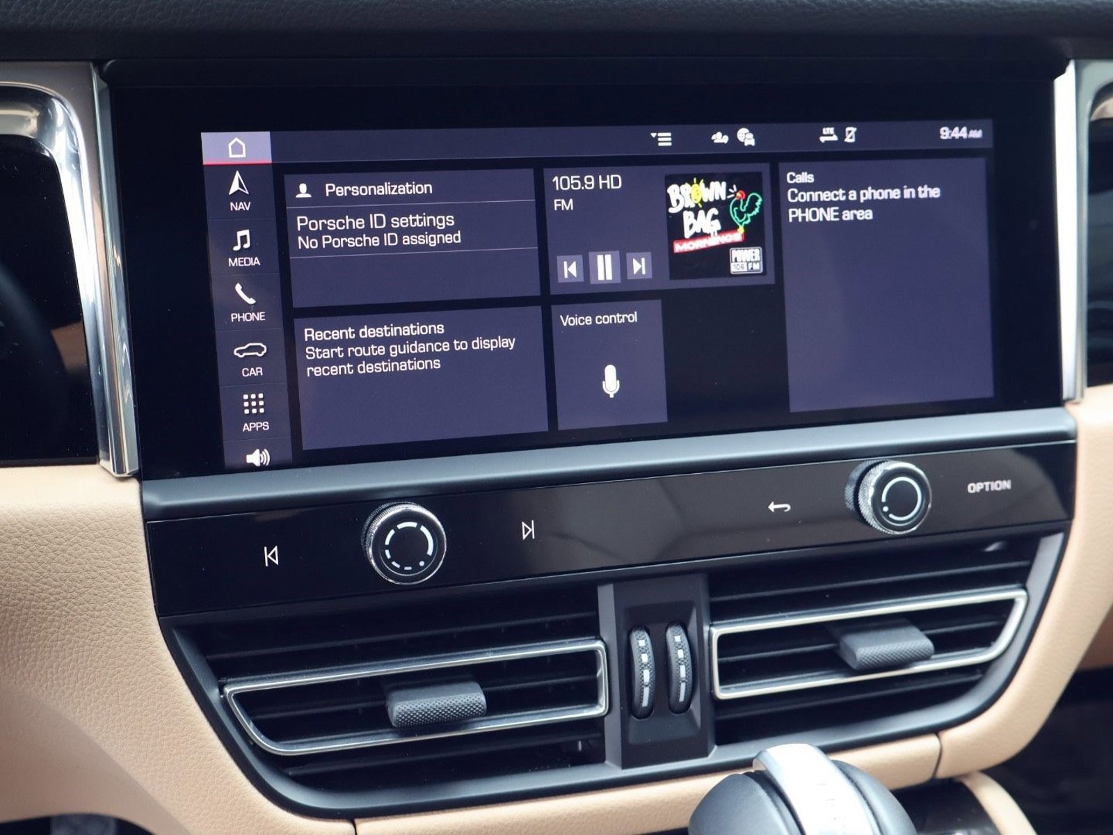 Certified 2025 Porsche Macan image 16