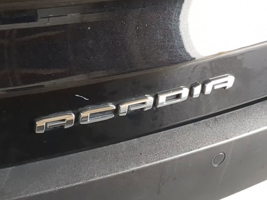 Used 2022 GMC Acadia SLT w/ LPO, Floor Liner Package image 16