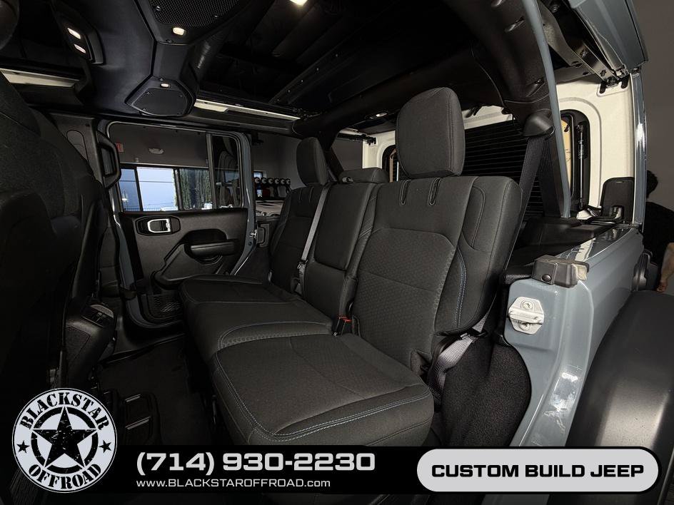 Used 2025 Jeep Wrangler Unlimited Rubicon 4xe w/ Convenience Group AWD/4WD image 24