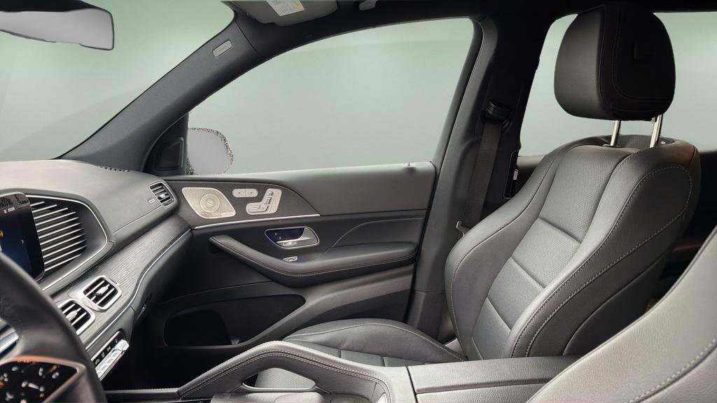 Used 2025 Mercedes-Benz GLS 450 4MATIC image 15