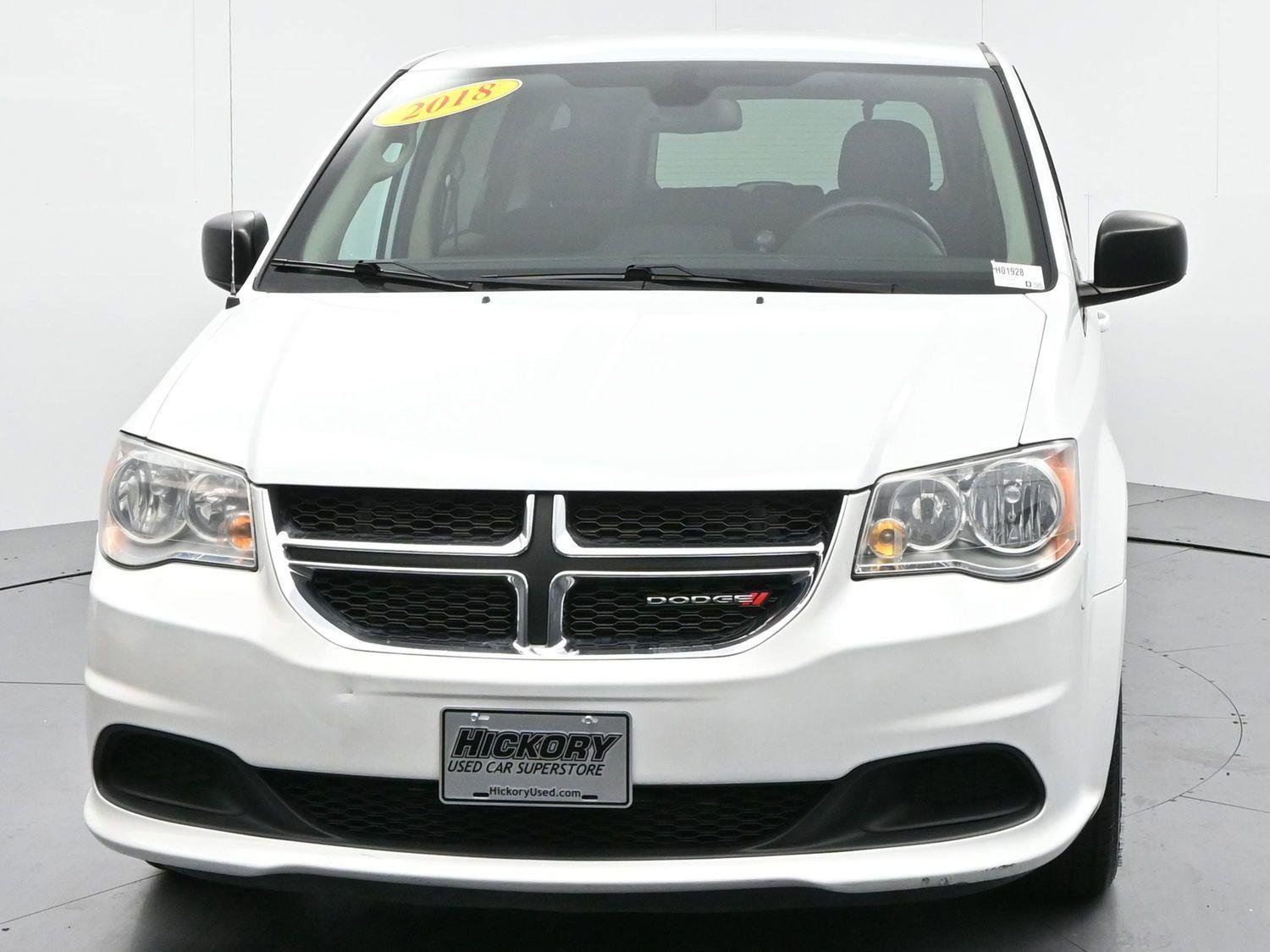 Used 2018 Dodge Grand Caravan SE w/ UConnect Hands-Free Group image 2