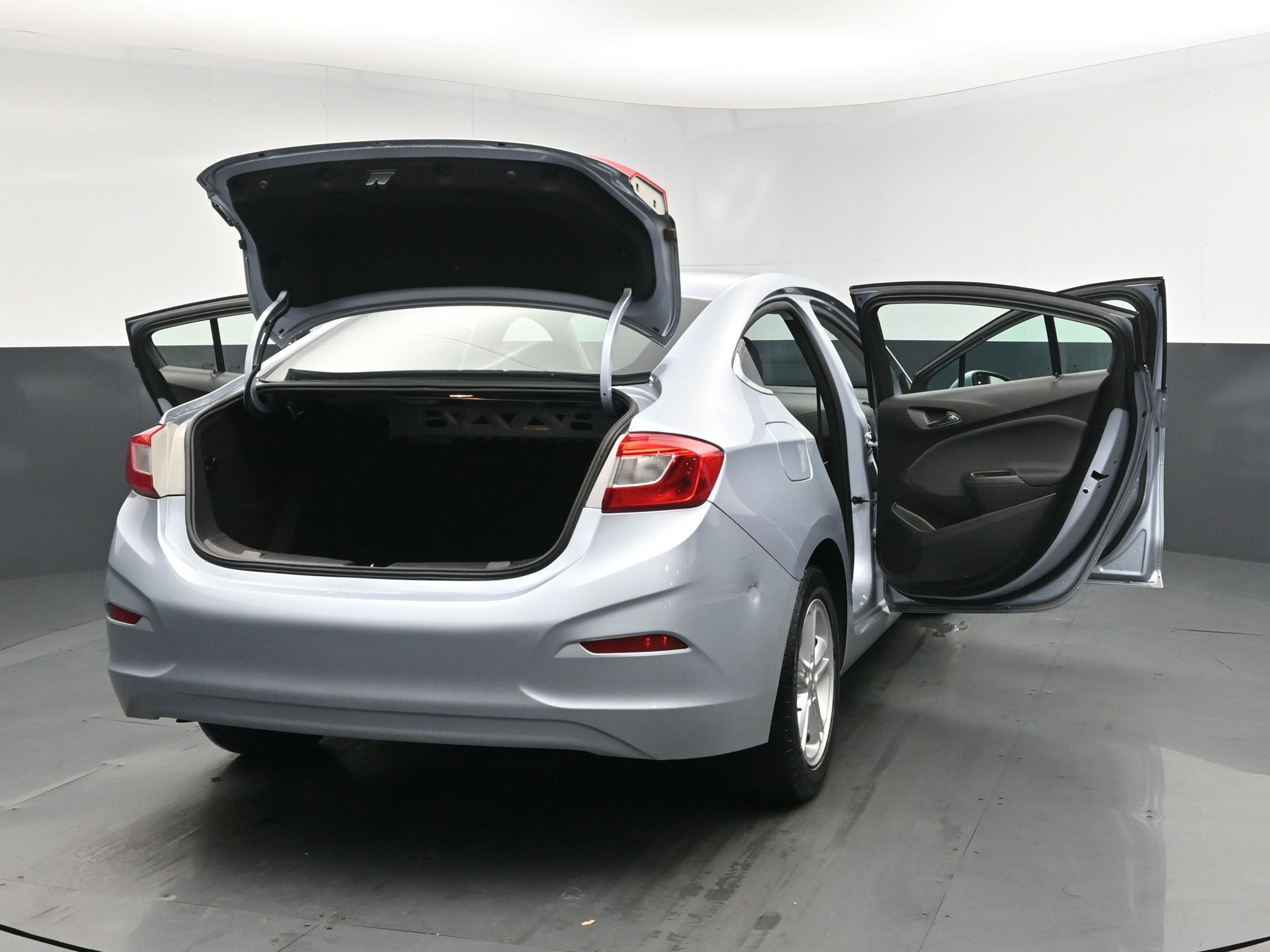 Used 2017 Chevrolet Cruze LT image 31