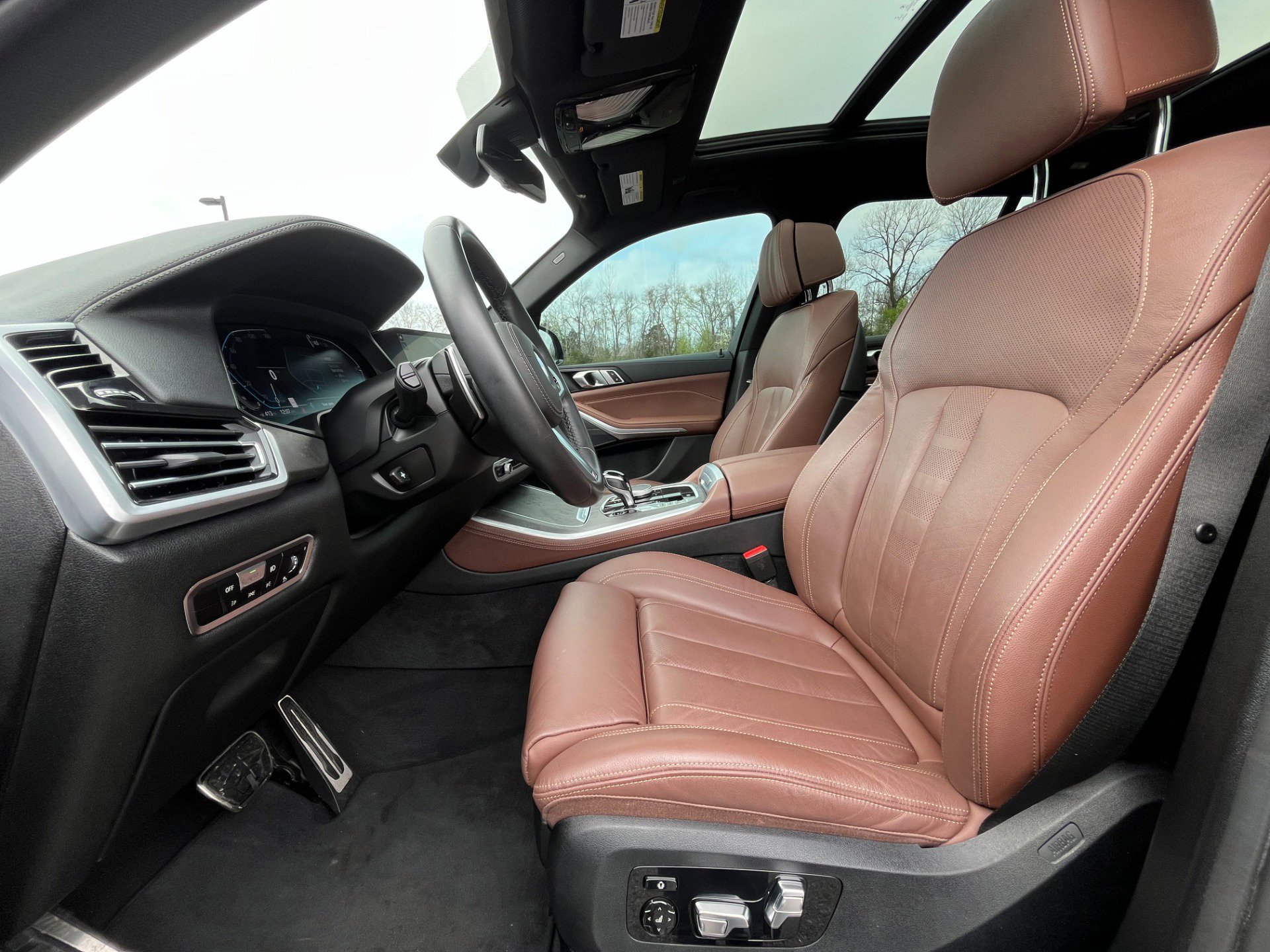 Used 2022 BMW X5 xDrive40i w/ M Sport Package image 9