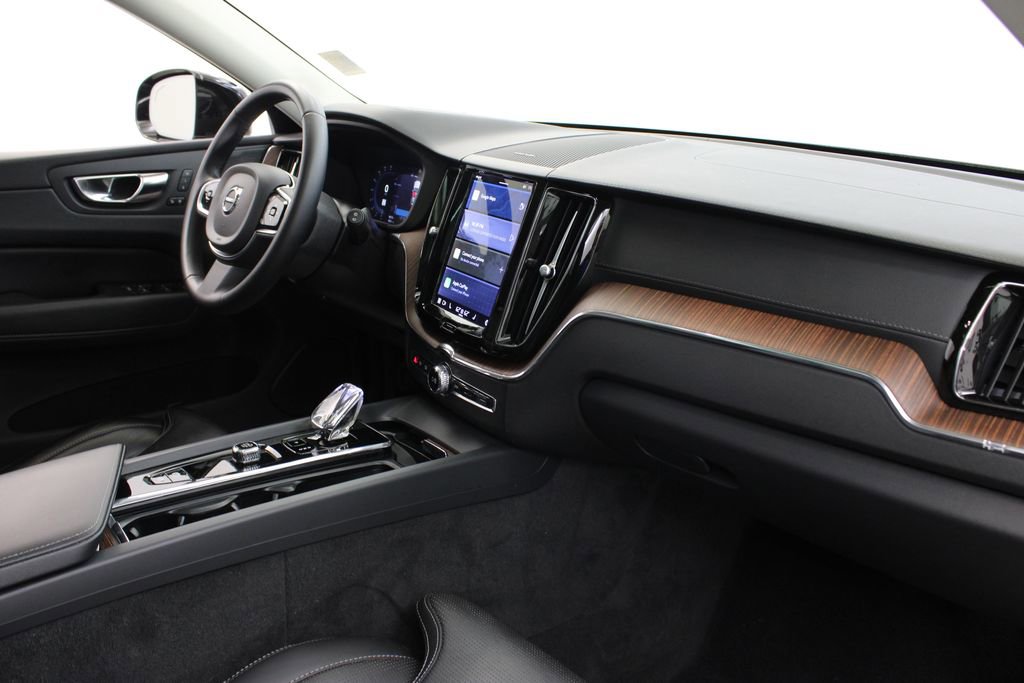 Used 2023 Volvo XC60 B5 Ultimate image 26