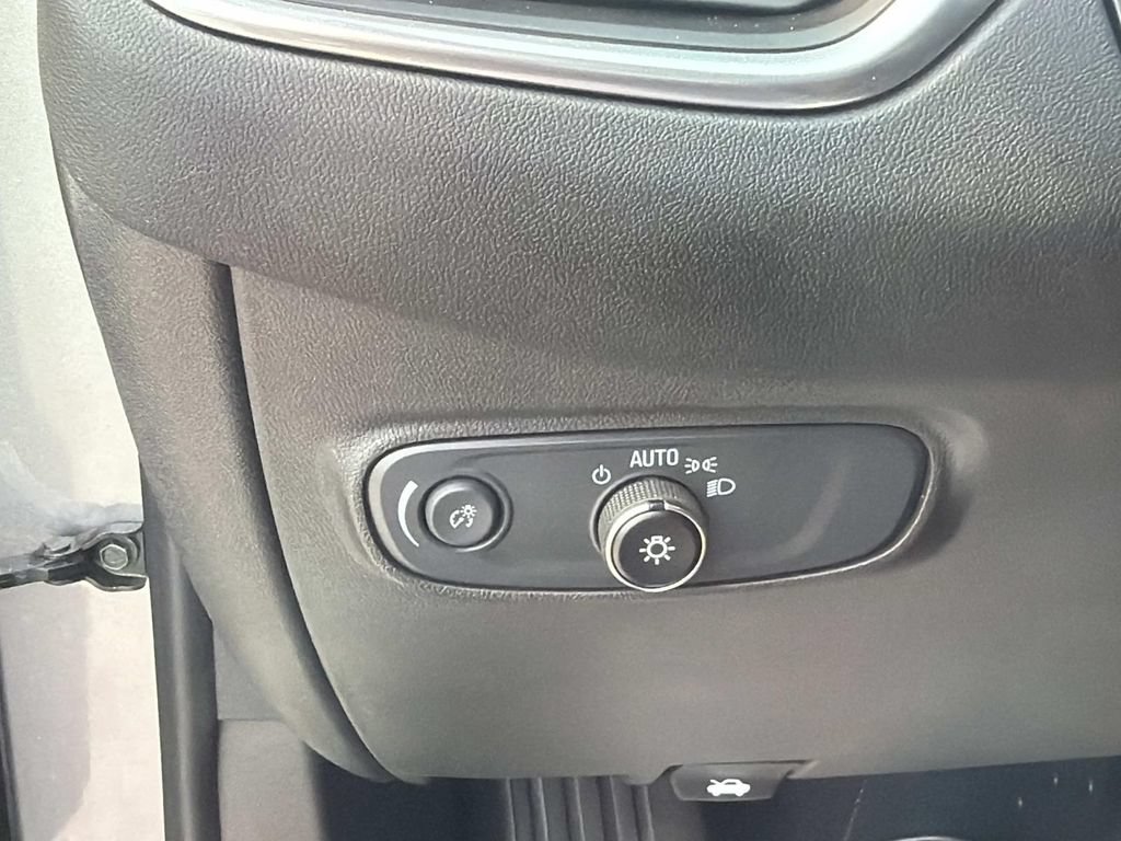 Used 2024 Chevrolet Equinox LT FWD image 24