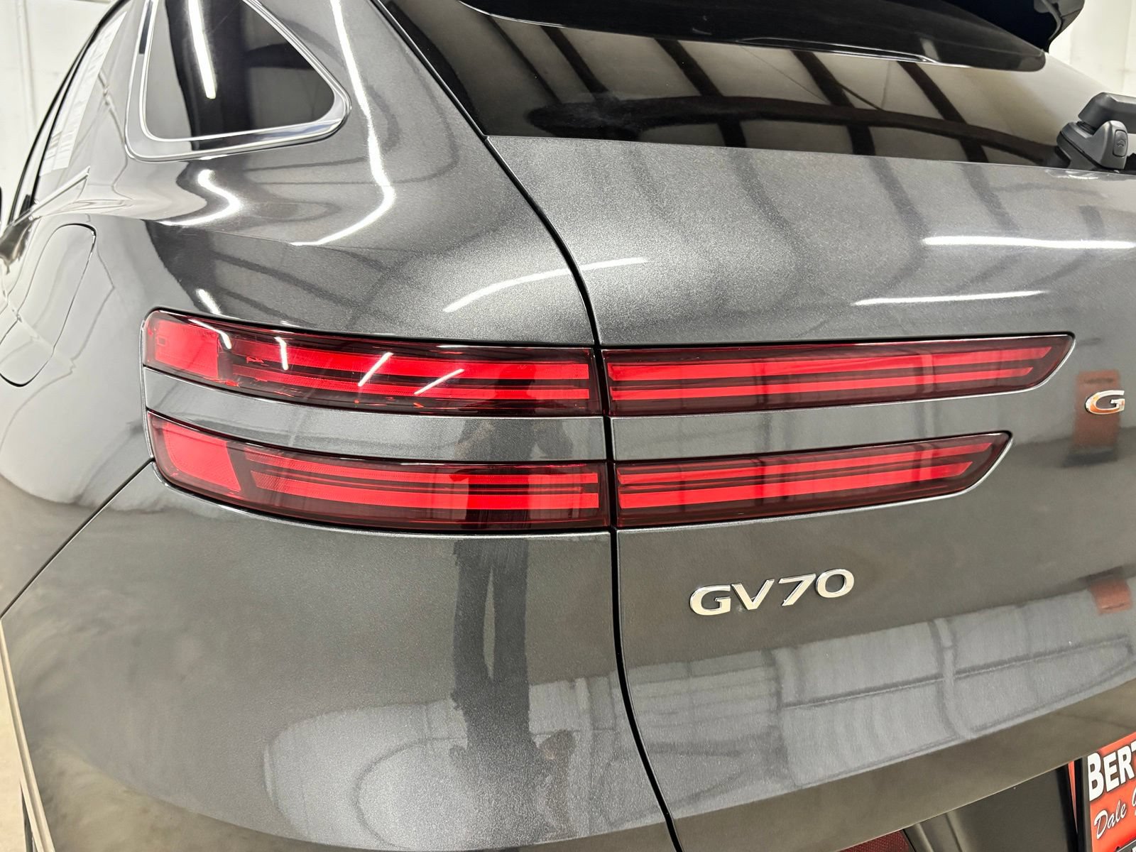 Used 2022 Genesis GV70 2.5T w/ Advanced Package AWD/4WD image 8