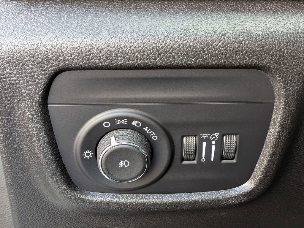 Used 2024 Jeep Grand Cherokee Limited AWD/4WD image 25