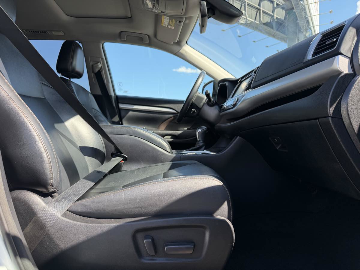 Used 2017 Toyota Highlander SE AWD/4WD image 13