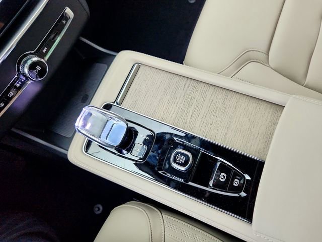New 2025 Volvo XC90 T8 Core w/ Protection Package Premier image 25