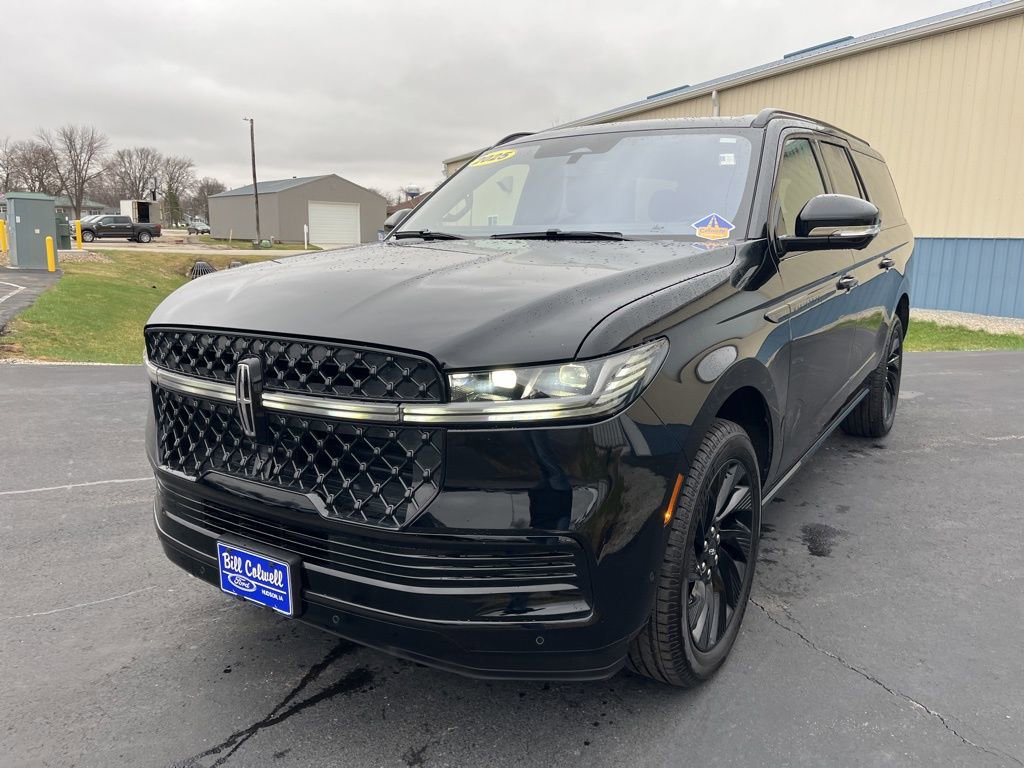 Used 2025 Lincoln Navigator L Reserve w/ Jet Appearance Package image 8