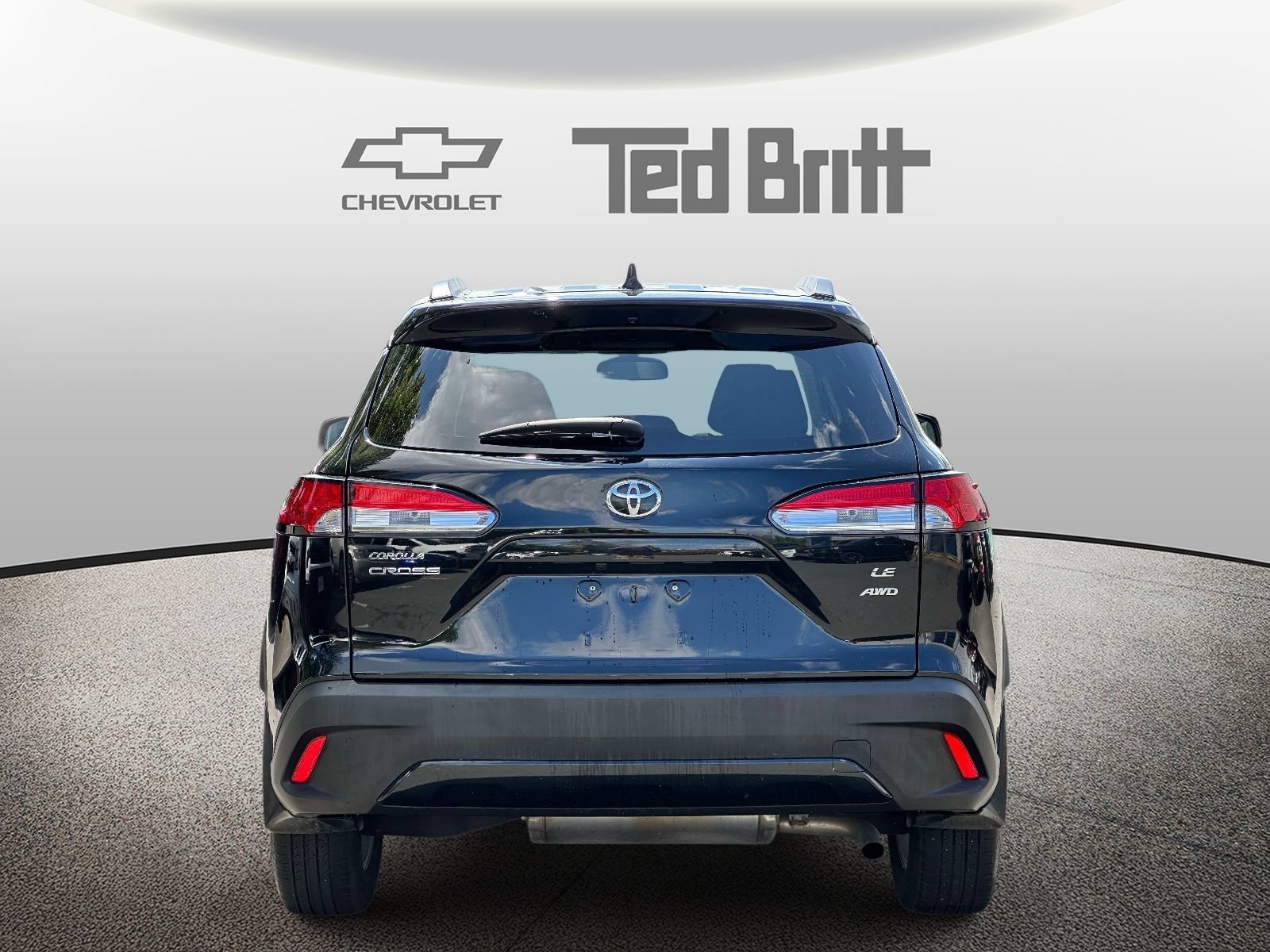 Used 2023 Toyota Corolla Cross LE w/ Moonroof Package AWD/4WD image 5