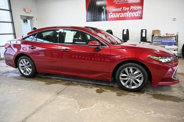Used 2022 Toyota Avalon XLE image 4