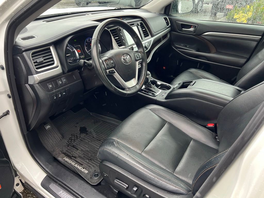 Used 2017 Toyota Highlander Limited Platinum image 12