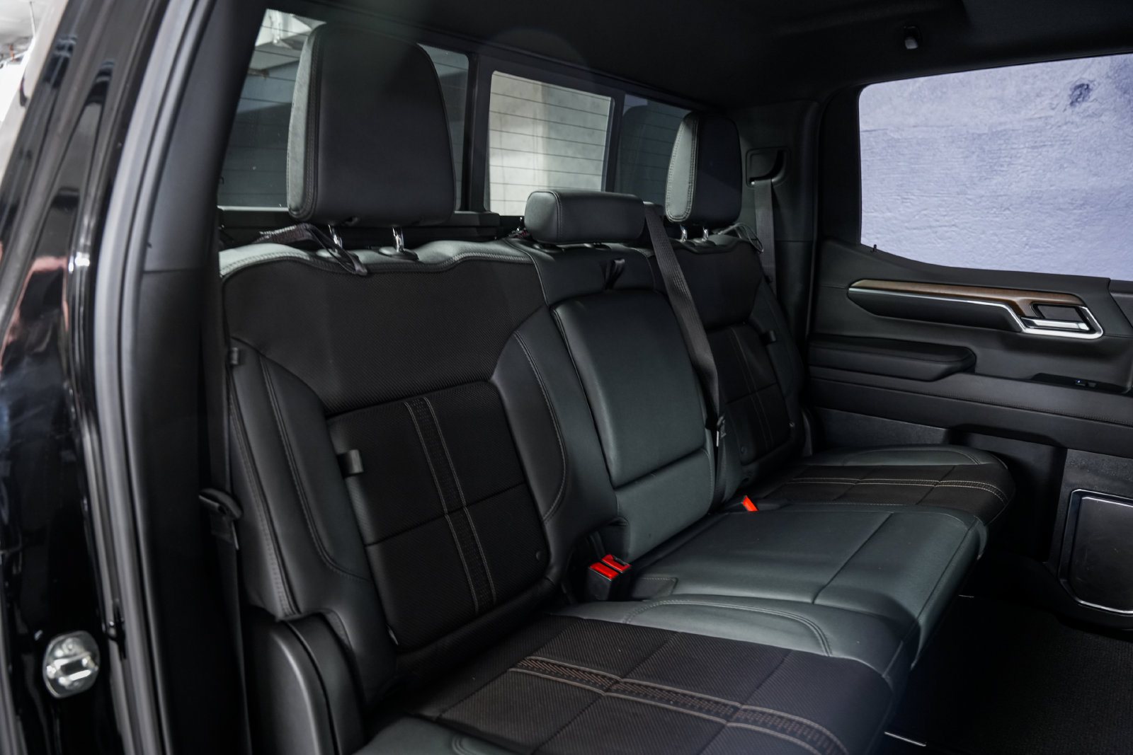Used 2024 Chevrolet Silverado 1500 High Country w/ Midnight Edition AWD/4WD image 33