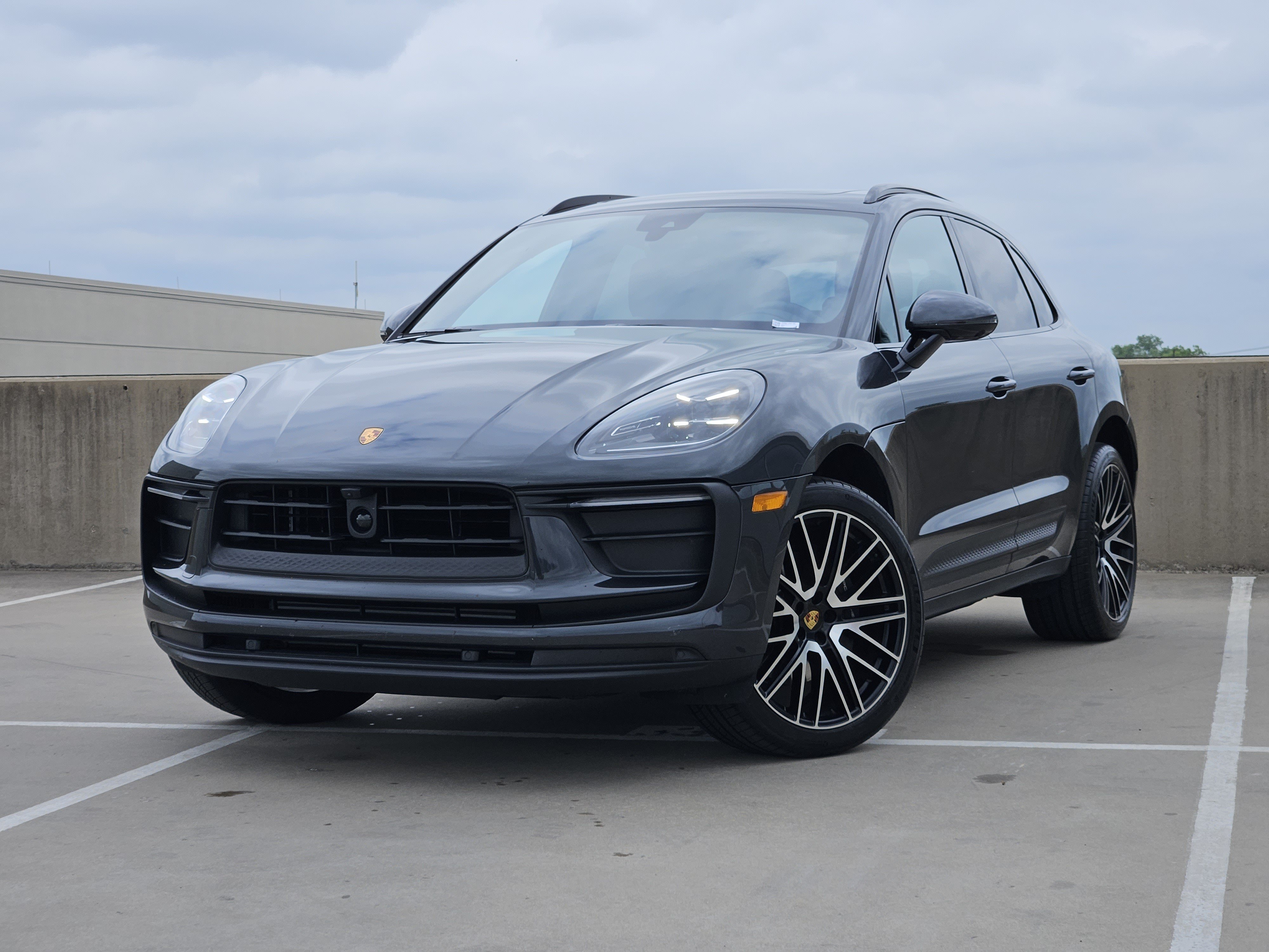 Certified 2026 Porsche Macan AWD/4WD image 1