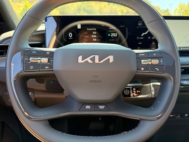 New 2026 Kia EV9 Land w/ Nightfall Edition Package image 15