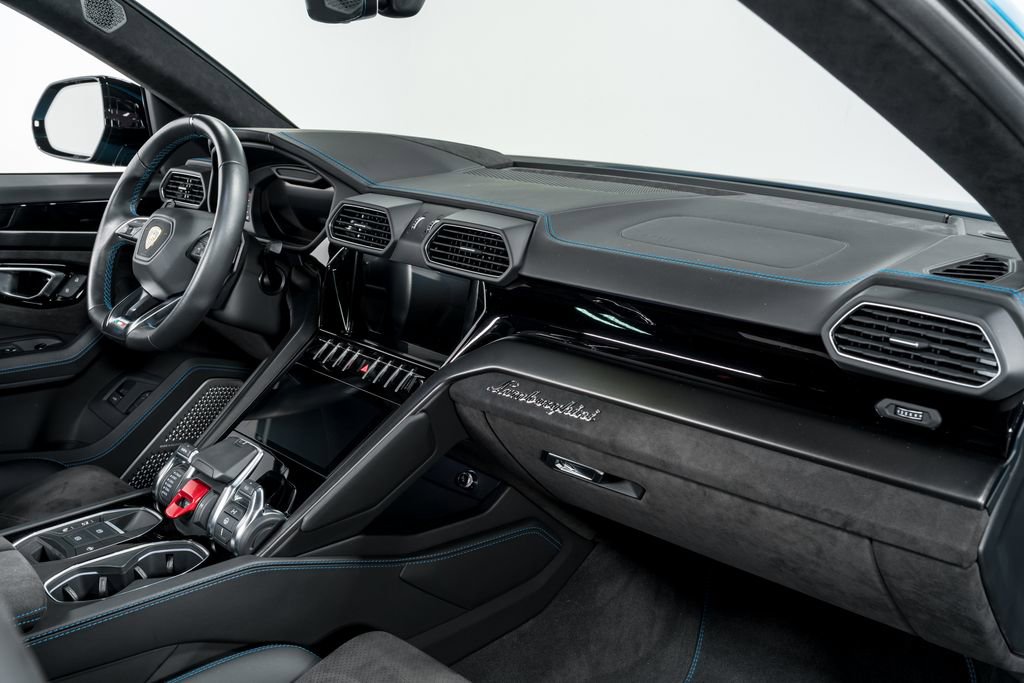 Used 2023 Lamborghini Urus S image 38