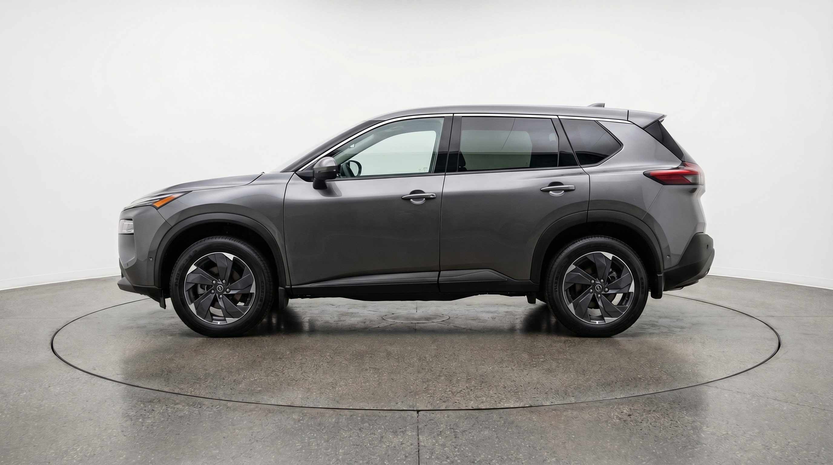 Used 2025 Nissan Rogue SV image 5