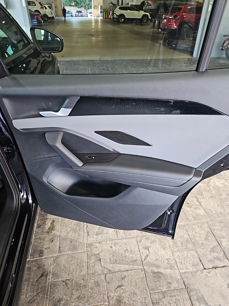 New 2025 Volkswagen Tiguan SE image 15