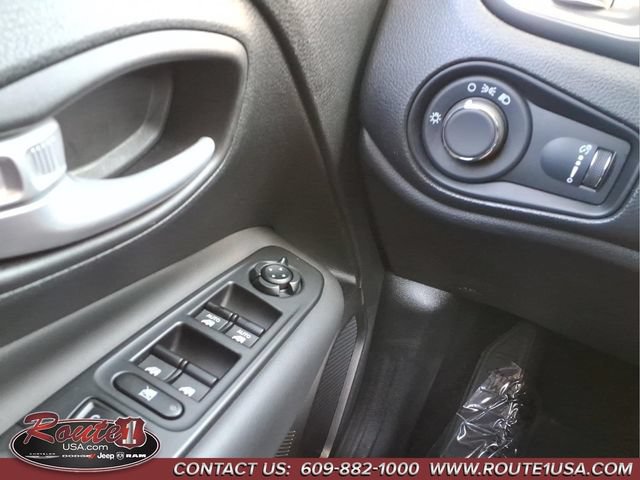 Used 2023 Jeep Renegade Latitude AWD/4WD image 26