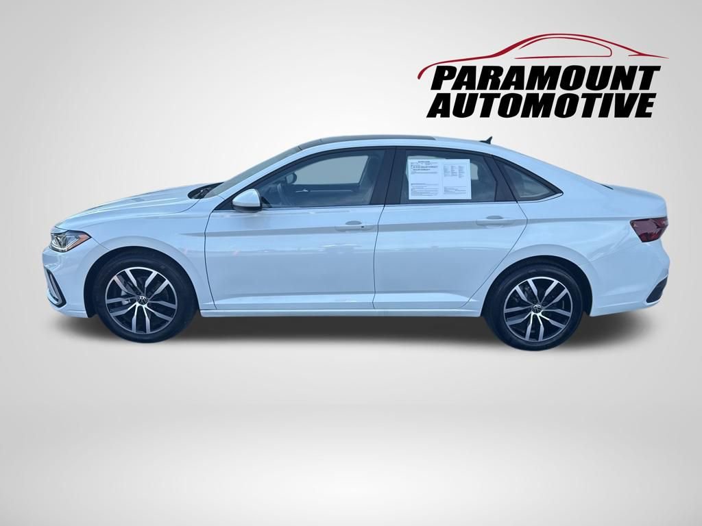 Used 2025 Volkswagen Jetta SE FWD image 4