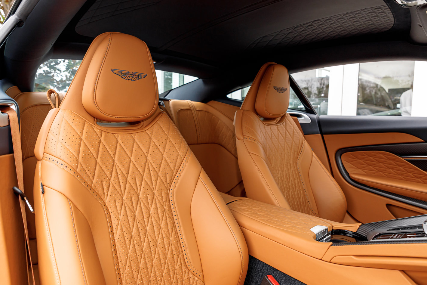 Used 2025 Aston Martin DB12 Coupe image 41