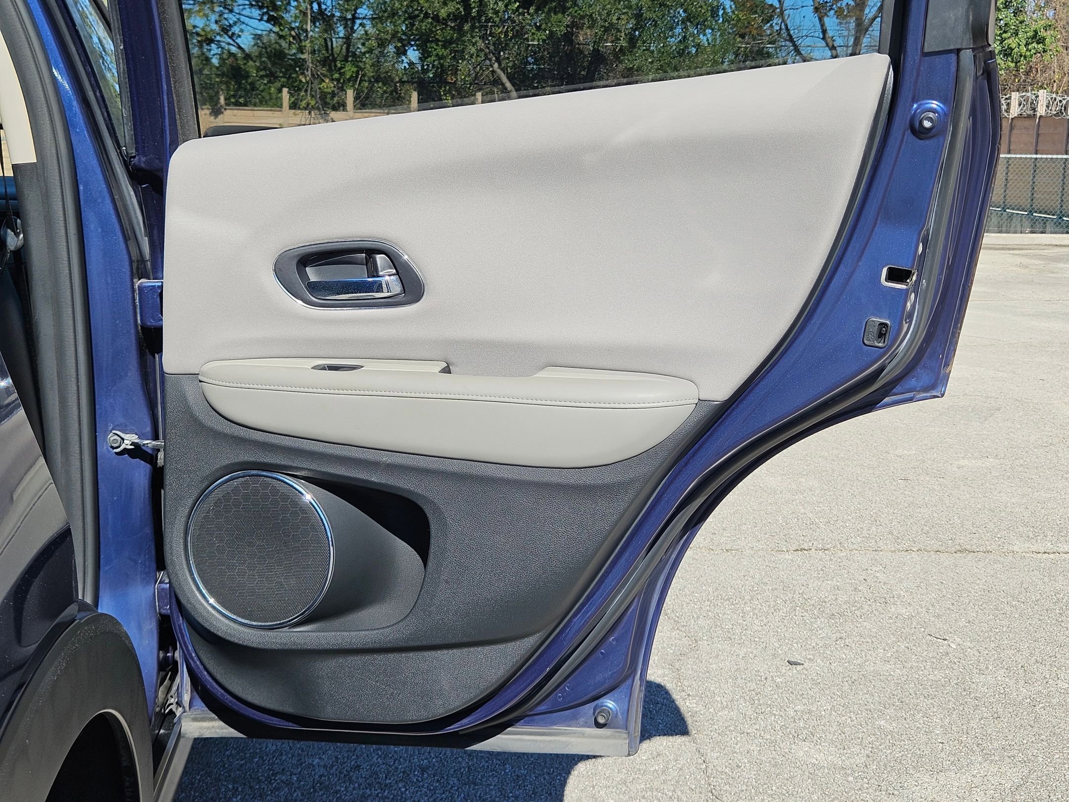 Used 2016 Honda HR-V EX image 27