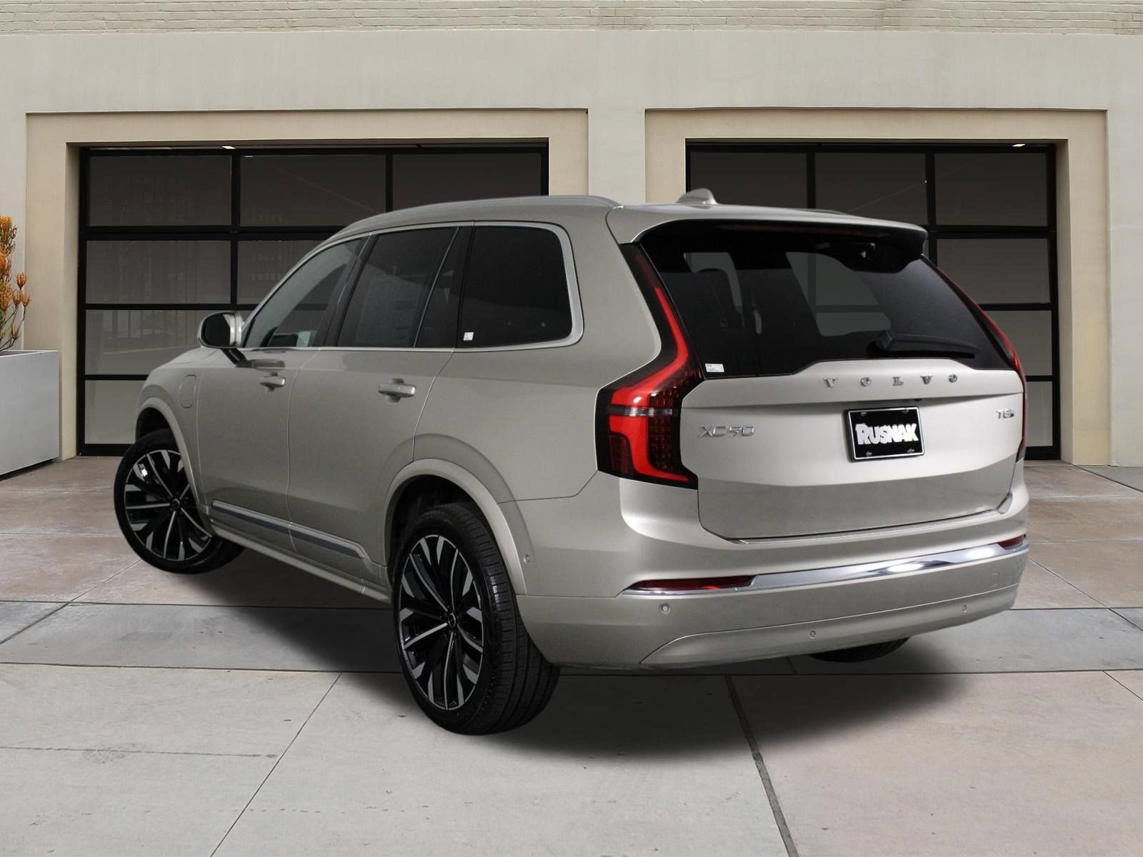 New 2026 Volvo XC90 T8 Plus w/ Protection Package Premier AWD/4WD image 3