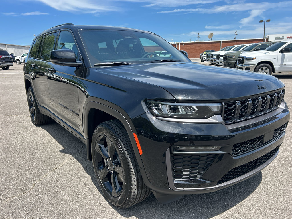 New 2026 Jeep Grand Cherokee L Limited w/ Limited Altitude Package AWD/4WD image 3