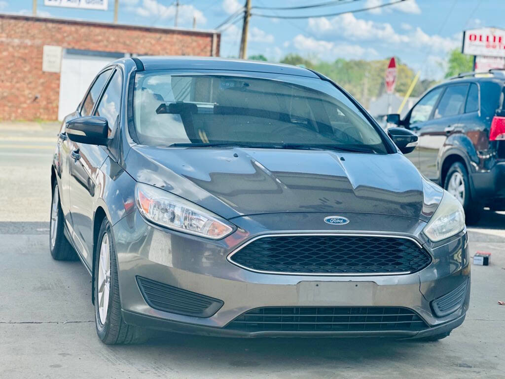Used 2016 Ford Focus SE w/ SE Power Seat Package image 4