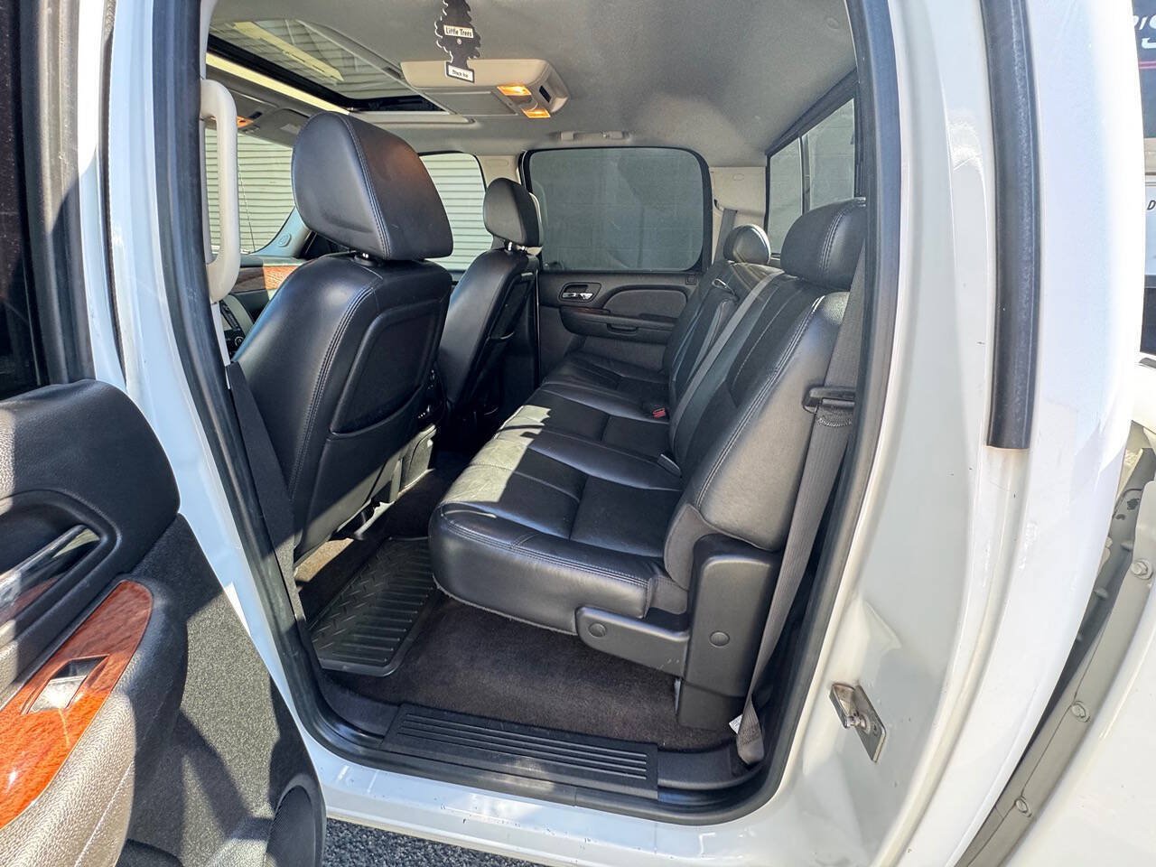 Used 2007 GMC Sierra 3500 SLT w/ Entertainment Package AWD/4WD image 37