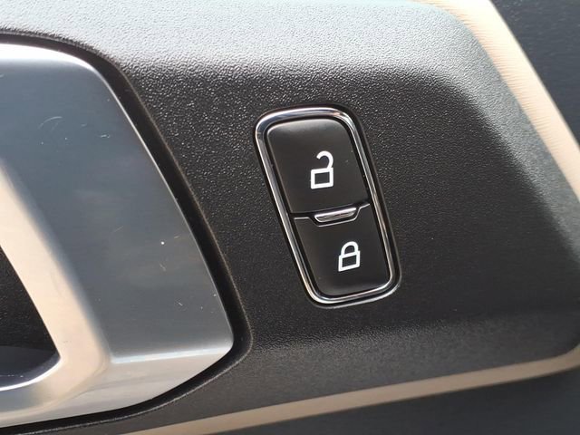 Used 2023 Ford Bronco Wildtrak image 13