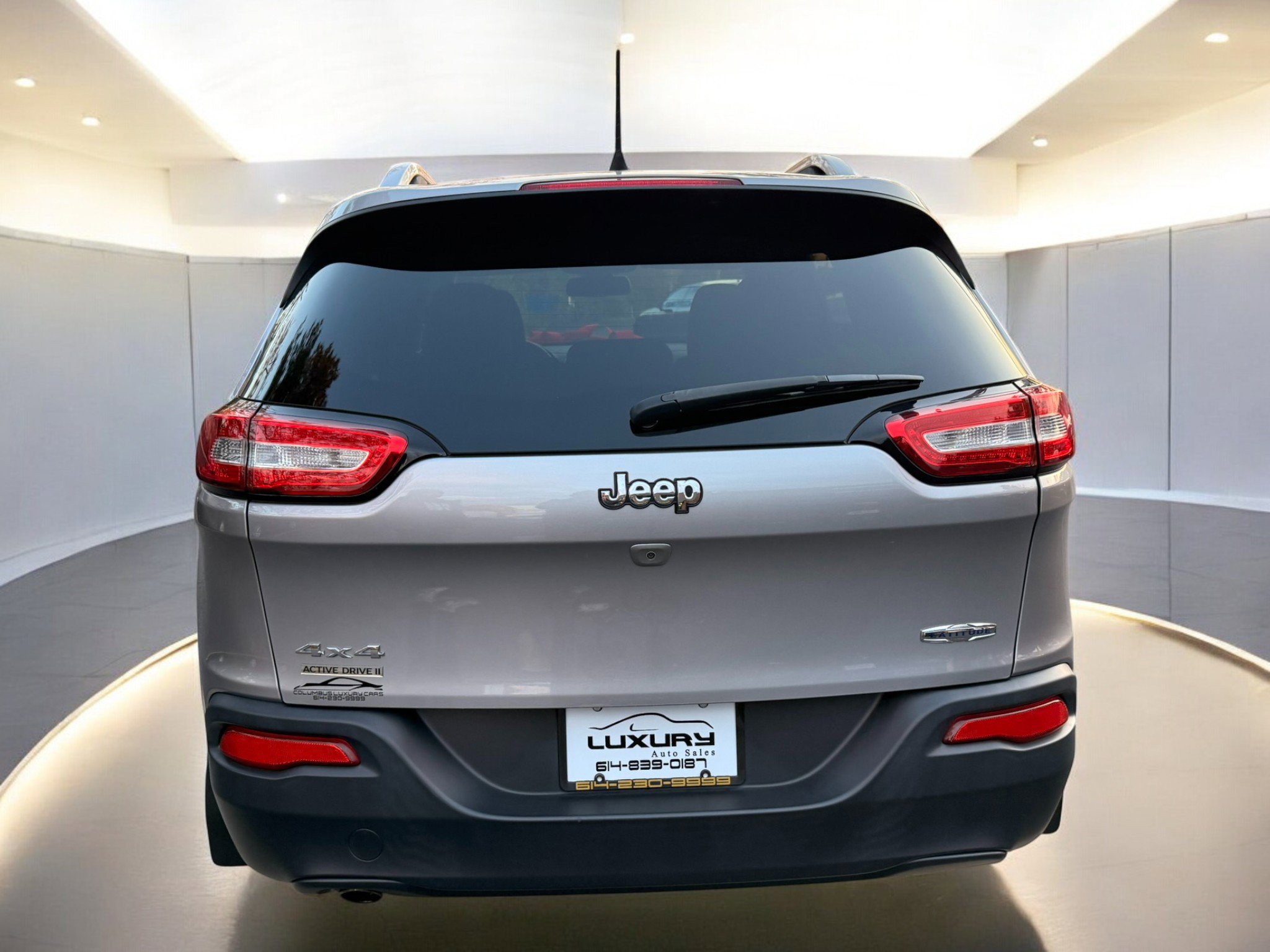 Used 2017 Jeep Cherokee Latitude w/ Cold Weather Group image 9