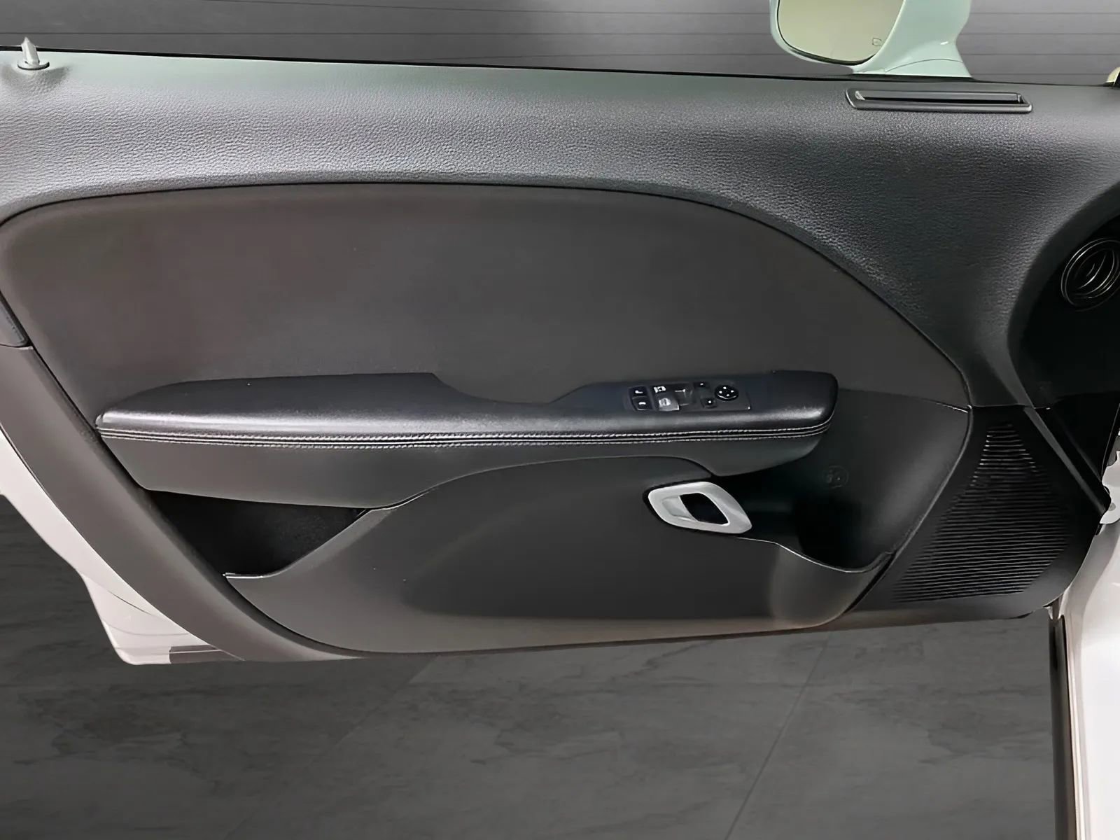 Used 2021 Dodge Challenger SXT RWD image 9