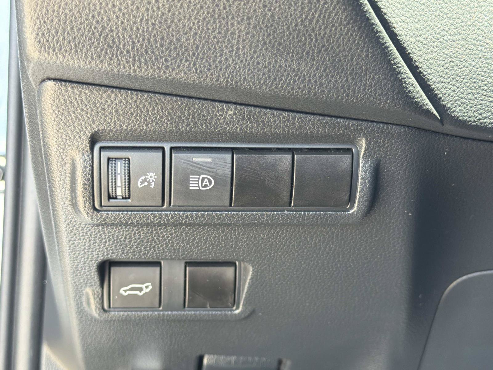Used 2024 Toyota Corolla Cross XLE w/ Convenience Package FWD image 17